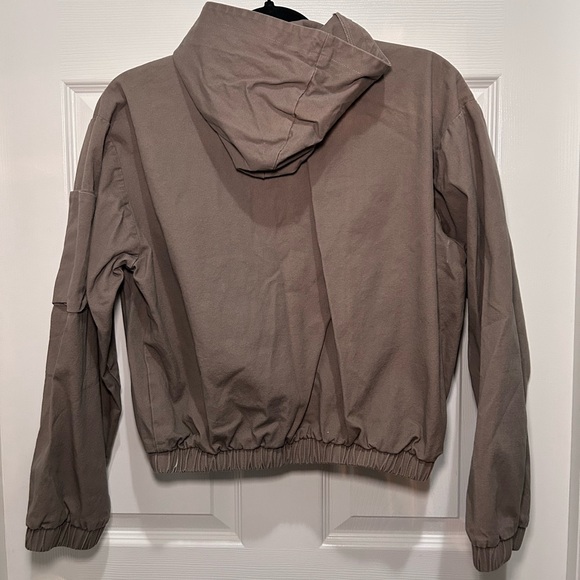 PrettyLittleThing Cropped Jacket - Picture 7 of 8